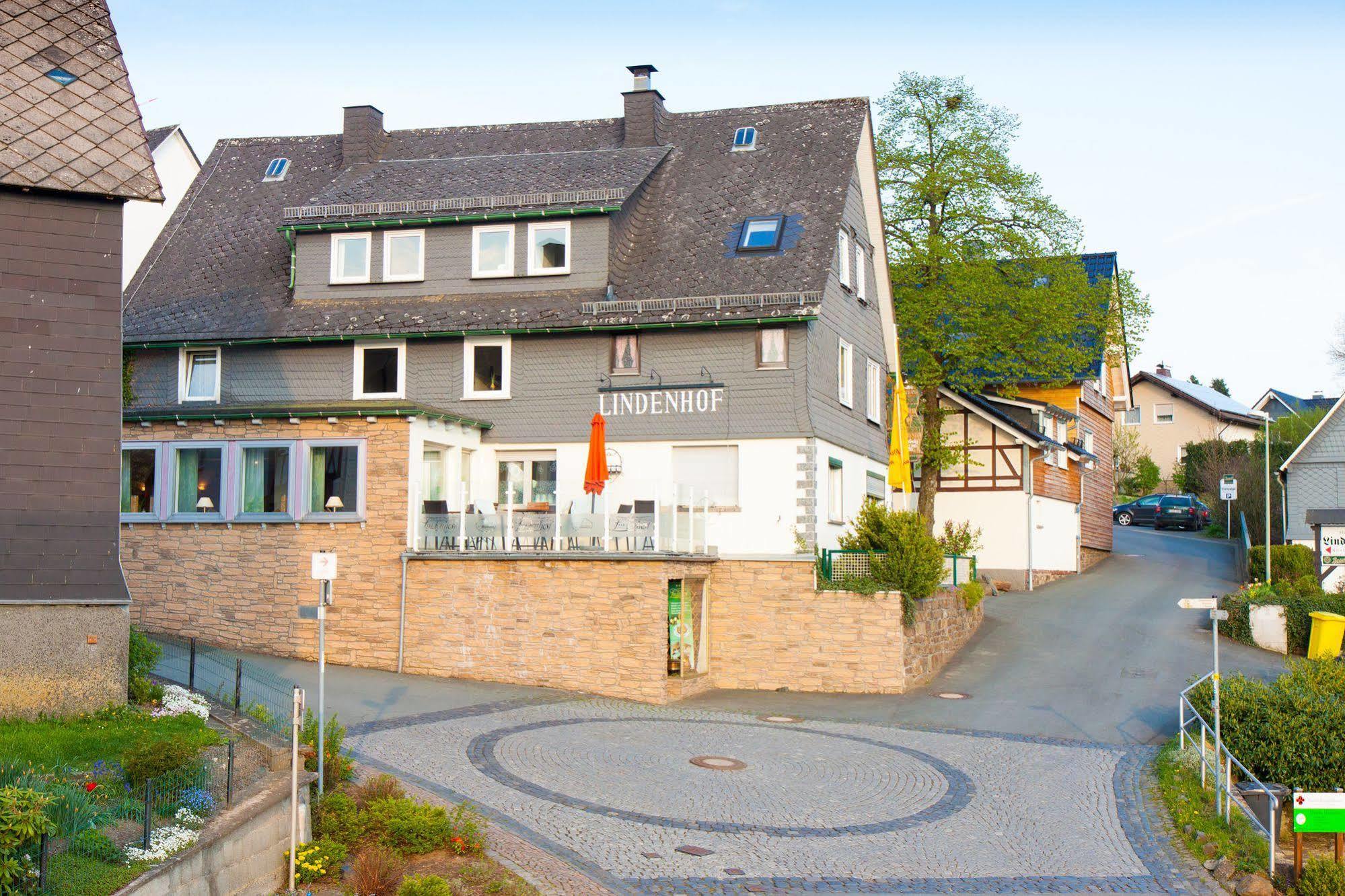 Hotel Restaurant Lindenhof Бад-Ласфе Экстерьер фото